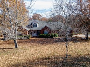2760 N Oakland Zion Rd, Fayetteville, AR 72703