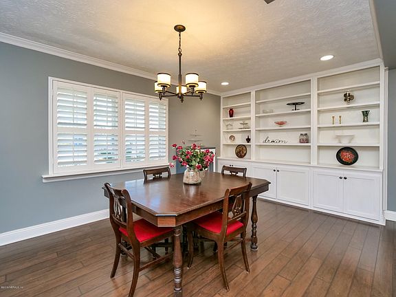 Dining area/living area