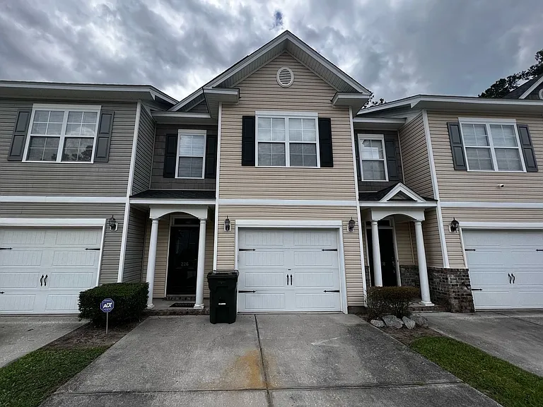 226 S Lamplighter Ln — Photo 1