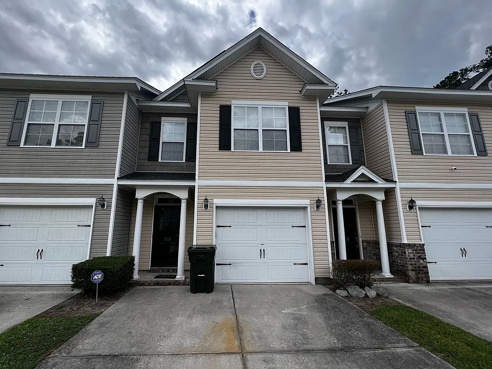 226 S Lamplighter Ln