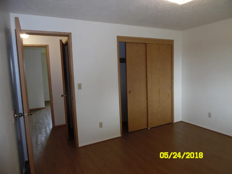 745 SE Alethea Way — Photo 10