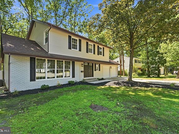 4th image of 8 Villanova Ct