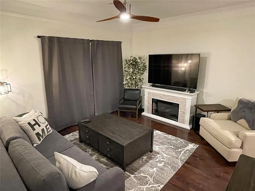 1 bed, 1.0 bath, 784 sqft, $3,000 — Photo 3