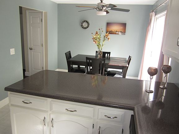 Kitchen & Dining Area