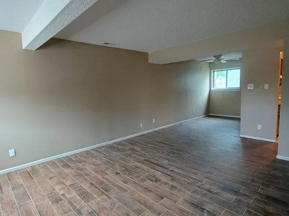 5232 SW 23rd St, Topeka, KS 66614