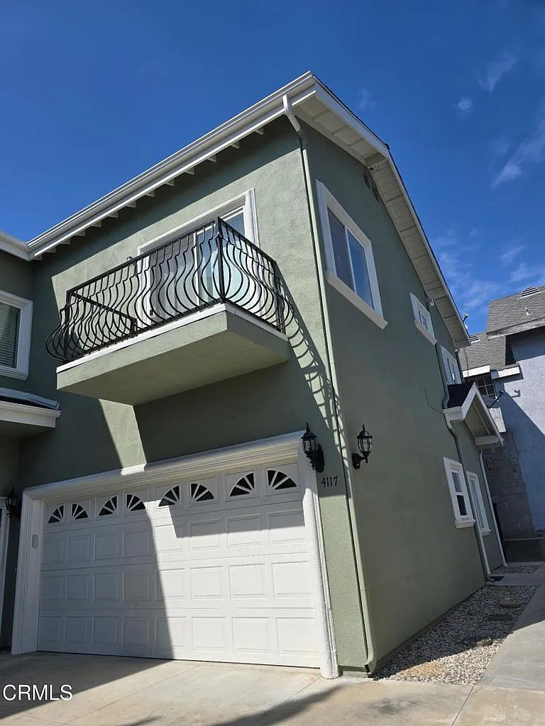 3 bed, 2.5 bath, 1400 sqft, $3,900 — Photo 1
