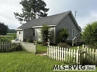 3rd image of 816 Quebec Rd