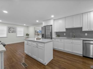 5 Cottage Ct, Maplewood, NJ 07040