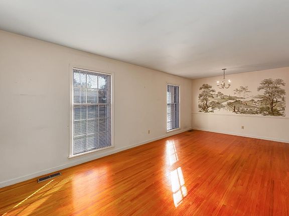 4th image of 219 Ayers Dr
