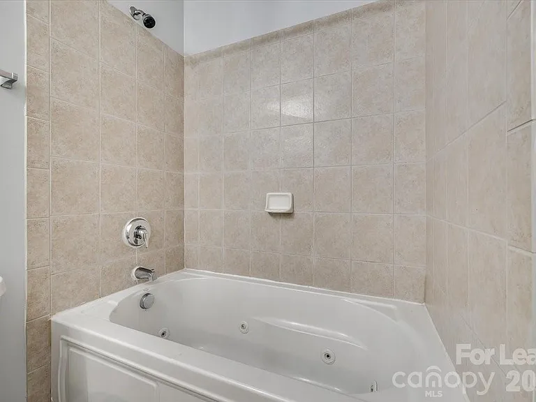 2052 Shady Pond Dr — Photo 17