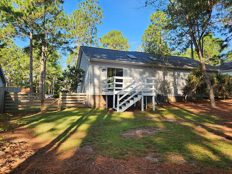 435 Sandhills Cir — Photo 18
