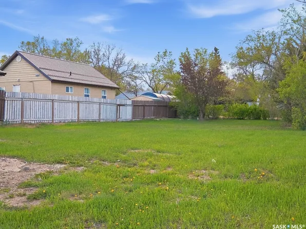 206 1st Avenue E, Rosetown, SK S0L 2V0