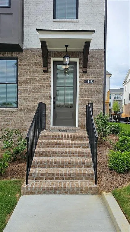 3 bed, 3.5 bath, 1893 sqft, $2,800 — Photo 1