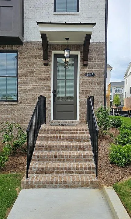 1118 Larkin Dr