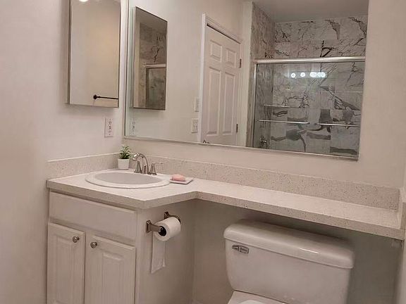 4th image of 330 Edgewater Pl #330
