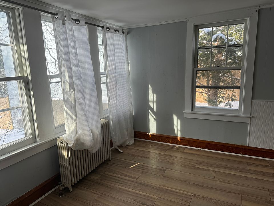 2nd image of 177 Shelburne Rd #1