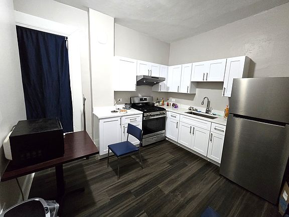 4th image of 3110 S Lowe Ave Floor 2