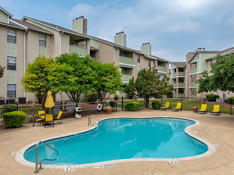 Palisades Park Apartments — Photo 8