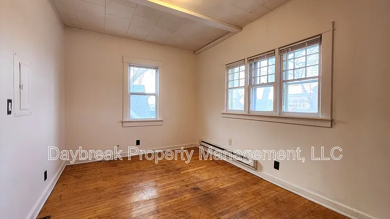 Building Photo - 6 11th St S #6