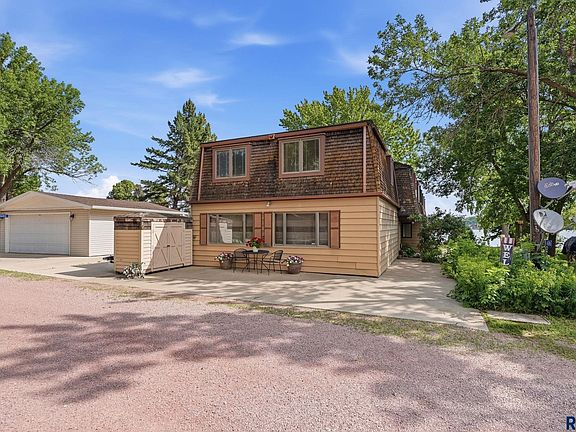 4th image of 46246 S Shore Pl