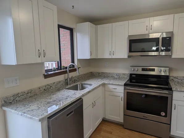 142 Churchill Drive #142, Newington, CT 06111