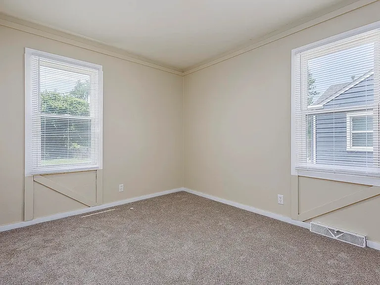25539 Packard St — Photo 24