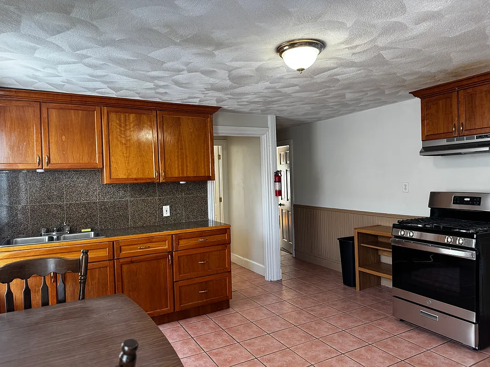 63 Kenyon St #3