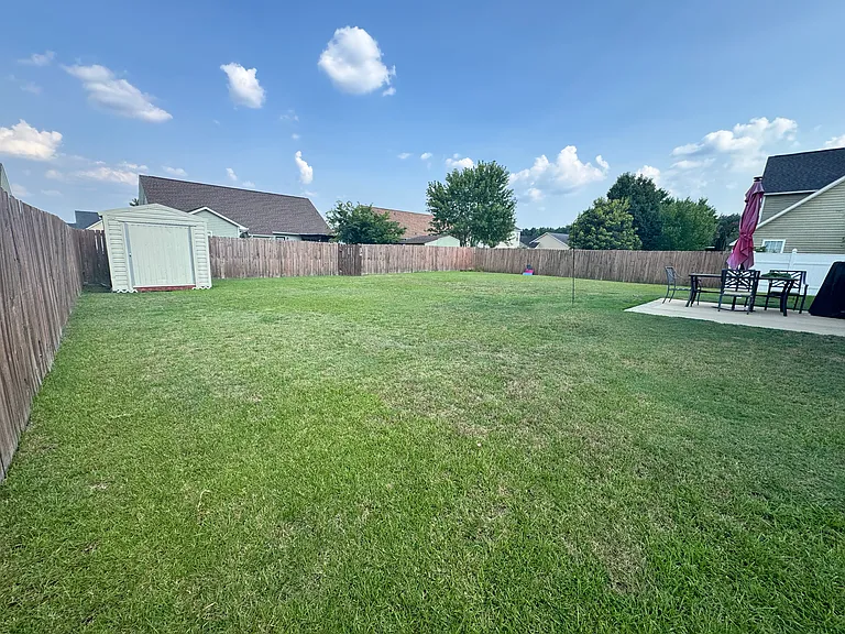 207 Bennington Dr — Photo 6