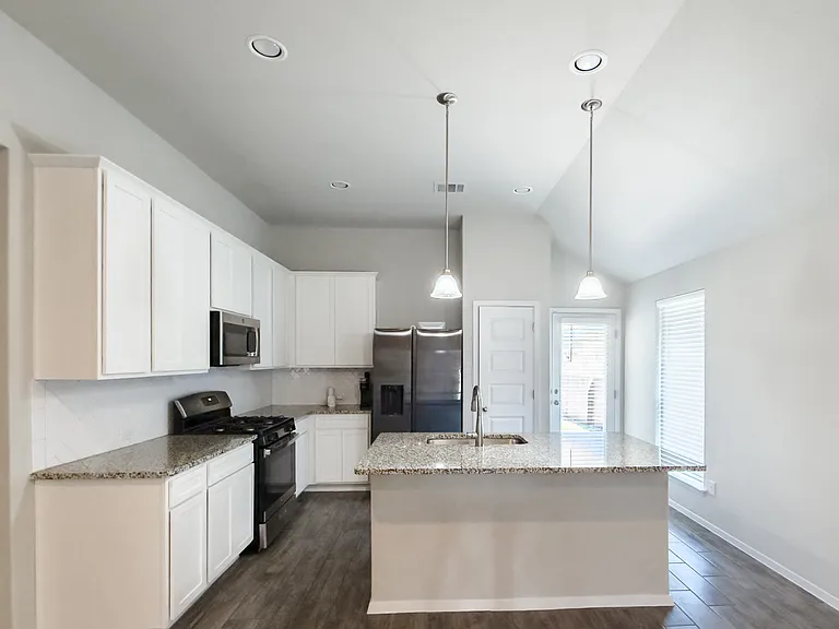 139 Lyndon Dr — Photo 4