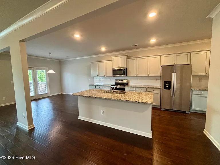 240 Callahan Dr — Photo 6