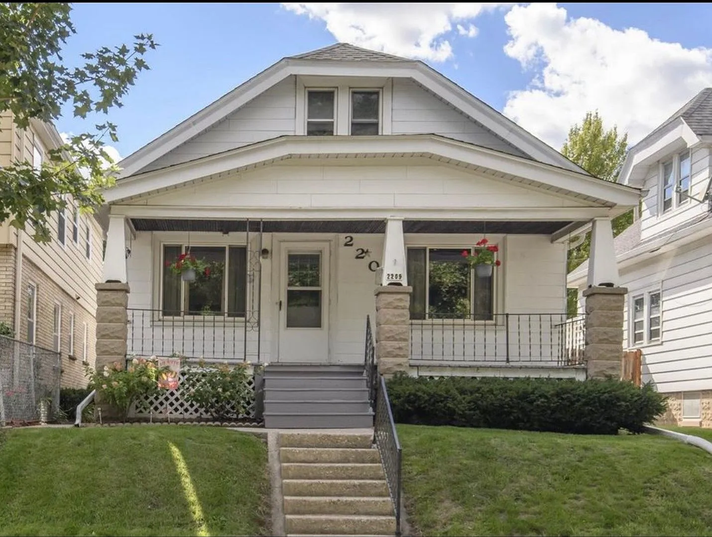 Welcome Home: Stunning 3-Bedroom Single-Family Residence — Photo 1