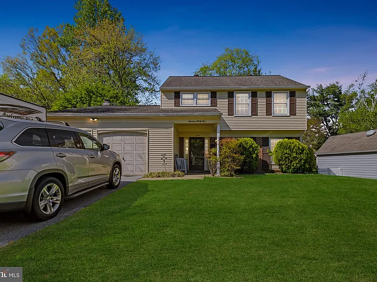 1435 Crofton Pkwy — Photo 37