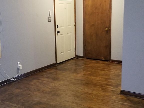 4th image of 3235 Holiday Dr