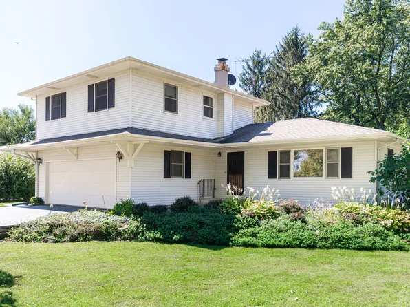 205 N Somonauk Rd, Cortland, IL 60112