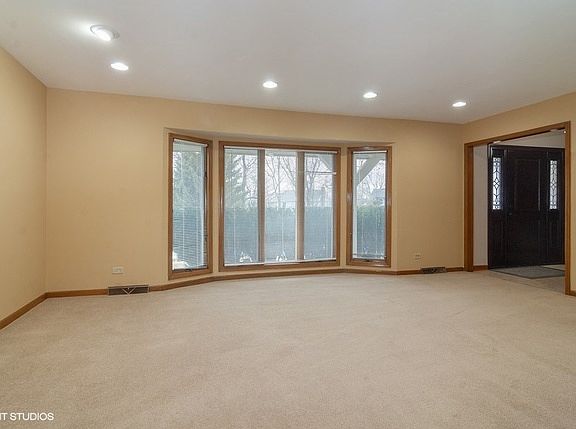 3rd image of 2445 Lakeside Dr