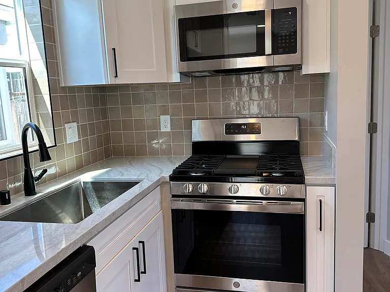 4384 Swift Ave — Photo 5