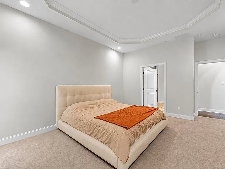 433 Fairmont Dr — Photo 17