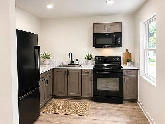 3rd image of 23 Proctor Dr APT 2