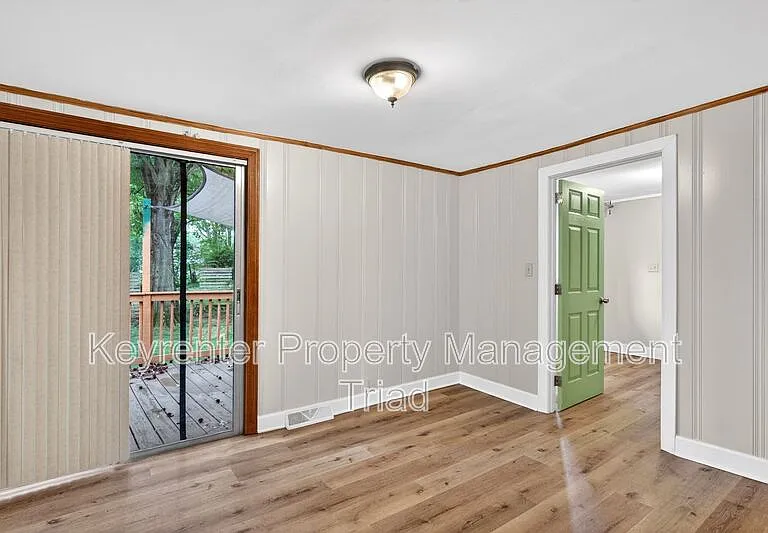 704 E Lexington Ave — Photo 23