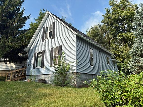 2nd image of 305 S Lumber St