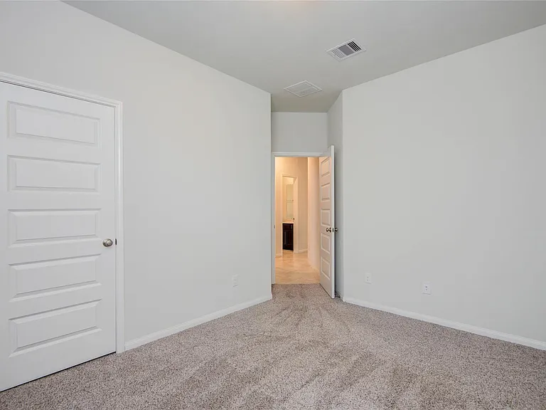 2425 Temple Crag Dr — Photo 23