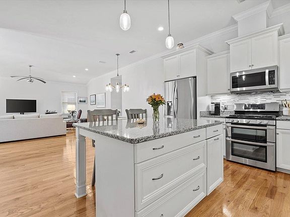 5th image of 2520 Goldenrod Way