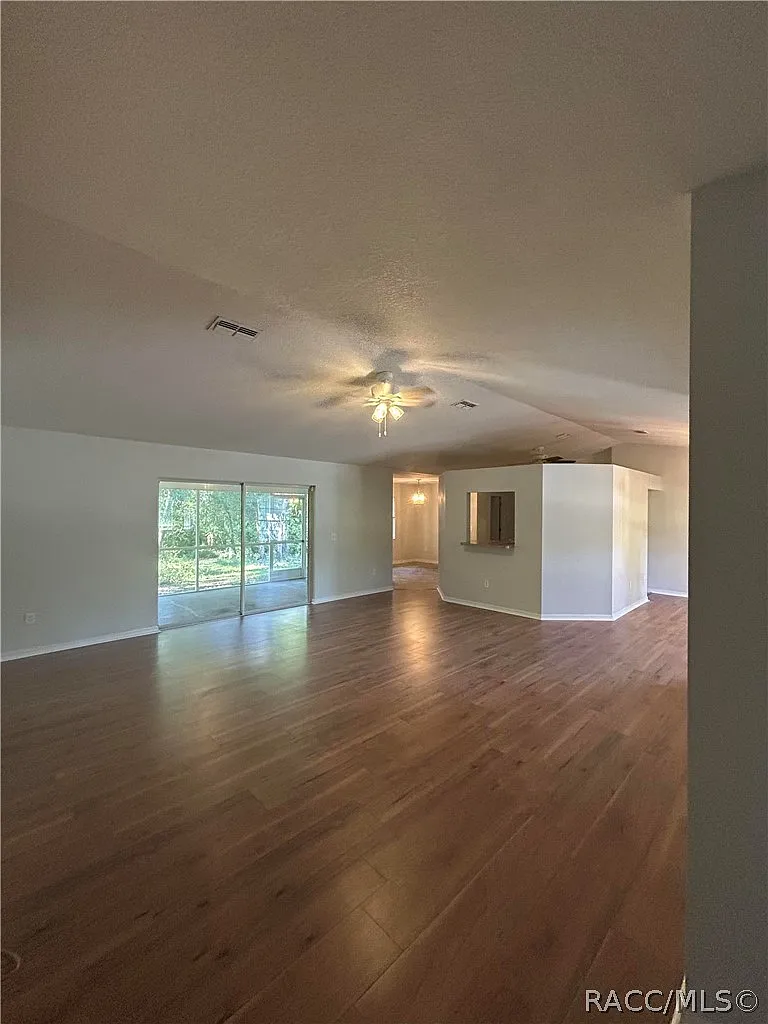 3 bed, 1736 sqft, $1,900 — Photo 3