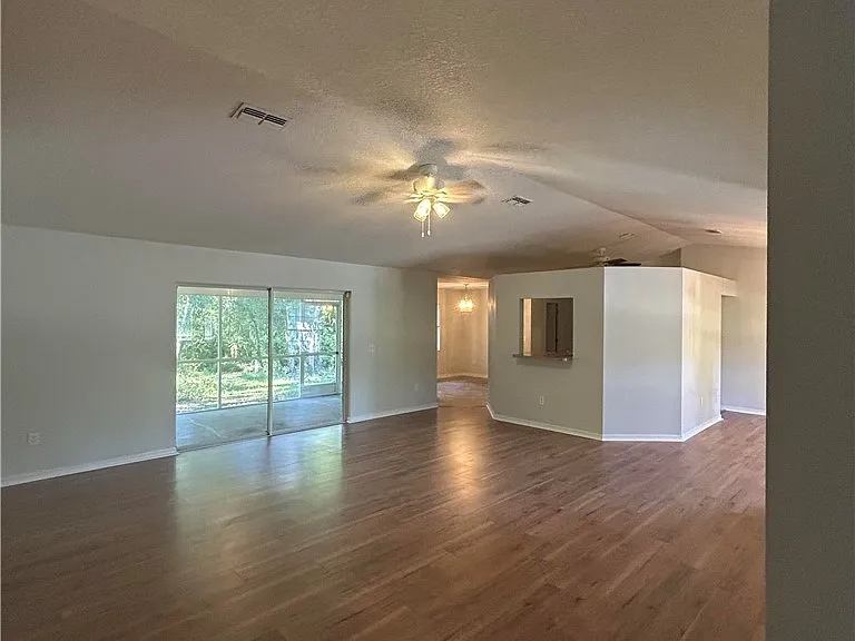 3075 E Crown Dr — Photo 3