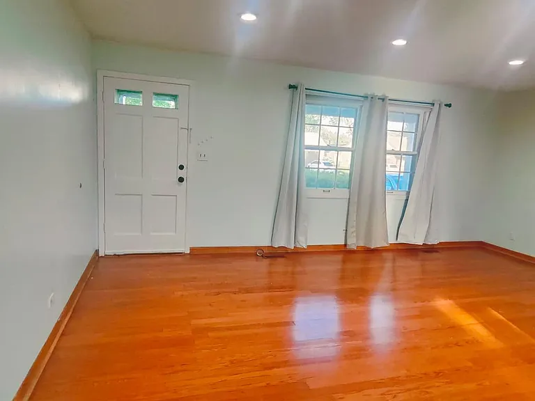 831 Silver Rock Ln — Photo 10