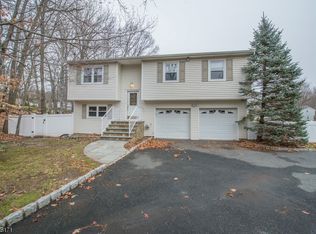 2 Sherbrook Dr, Rockaway, NJ 07866