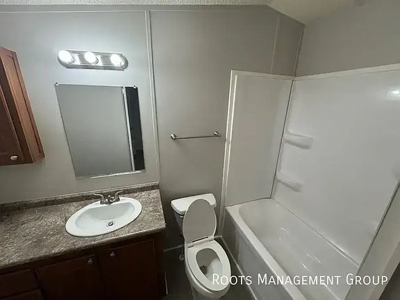 4th image of 115 W Loudon Ave #J072-j72