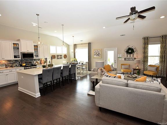 2nd image of 1071 Waterlily Dr Unit 35