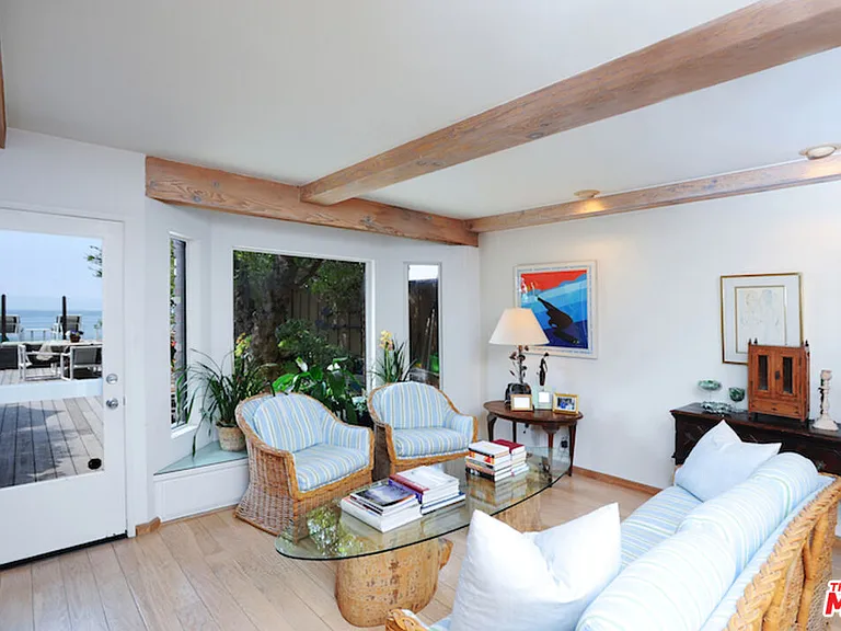 23752 Malibu Rd — Photo 35