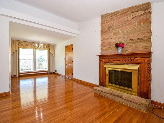 4th image of 6812 Greenway Dr